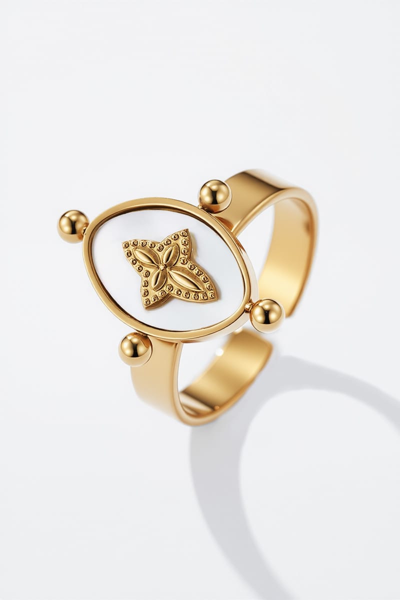 Bague Althéa – Acier inoxydable doré & médaillon ivoire gravé