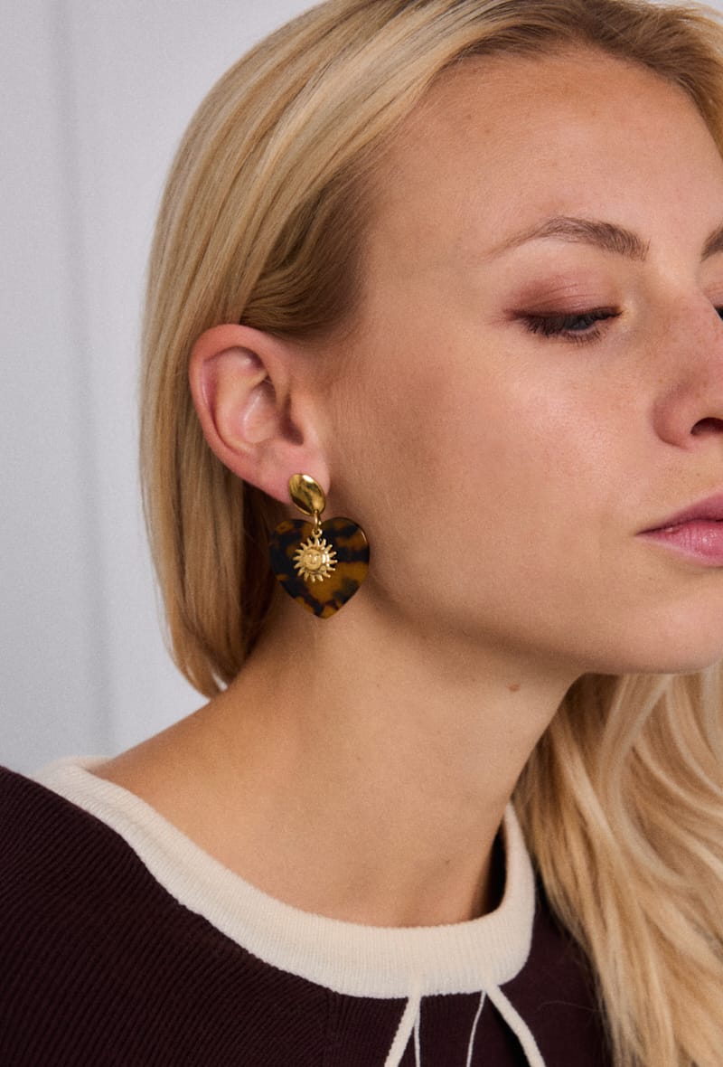 Boucles d’oreilles Brune – Cœur Écaille & Soleil Doré