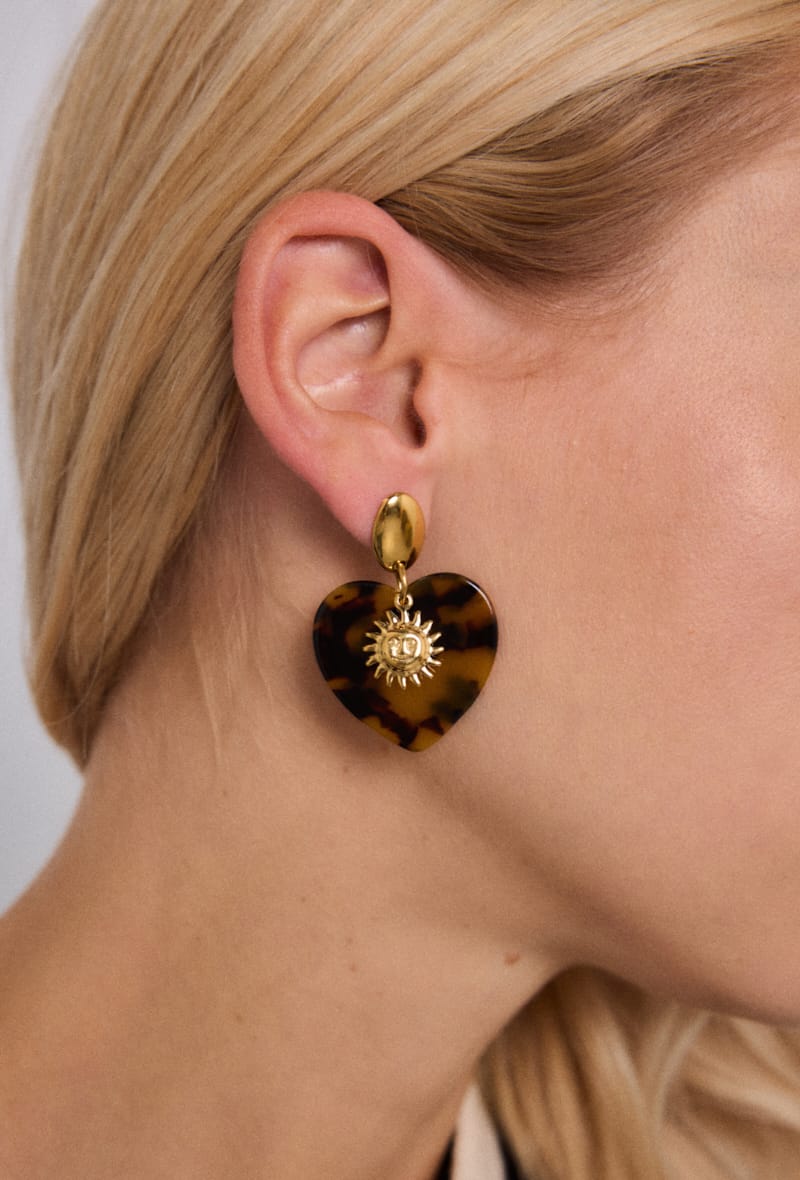 Boucles d’oreilles Brune – Cœur Écaille & Soleil Doré