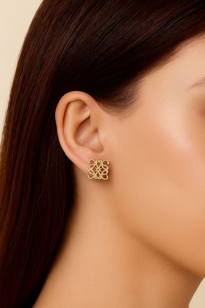 Boucles d’oreilles L’Arabesque – Motif doré graphique & élégant