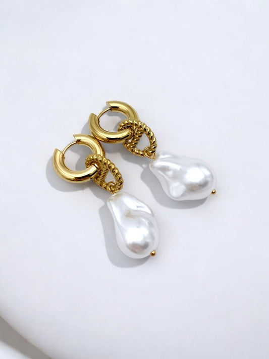 Boucles d’oreilles Perla – Perle baroque & anneaux dorés texturés