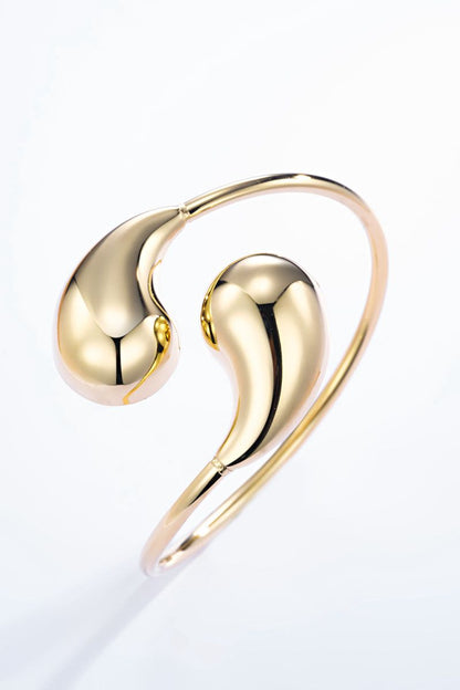 Bracelet Nayra – Jonc ouvert doré au design organique