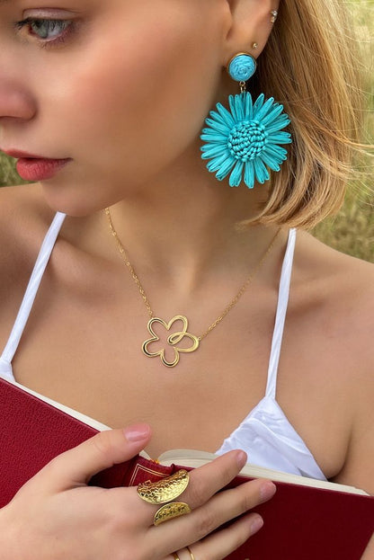 Collier Hanaé – Fleur dorée en acier inoxydable