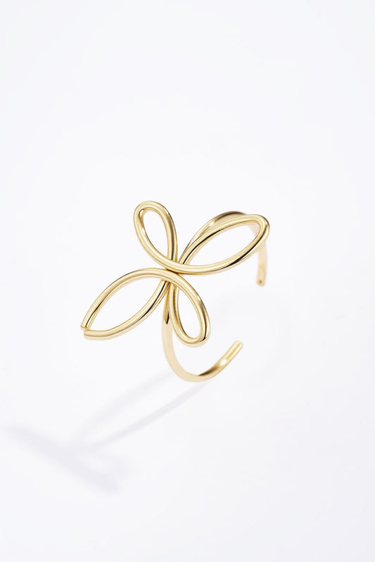 Bague Camélia – motif floral en arabesques dorées