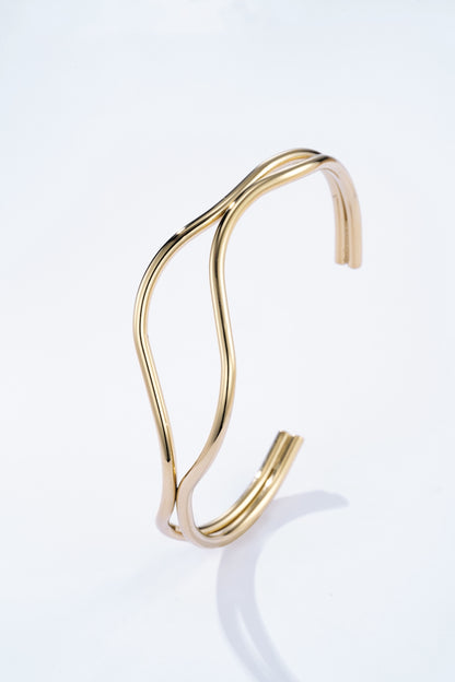 Bracelet Ondine – Jonc doré ondulé en acier inoxydable