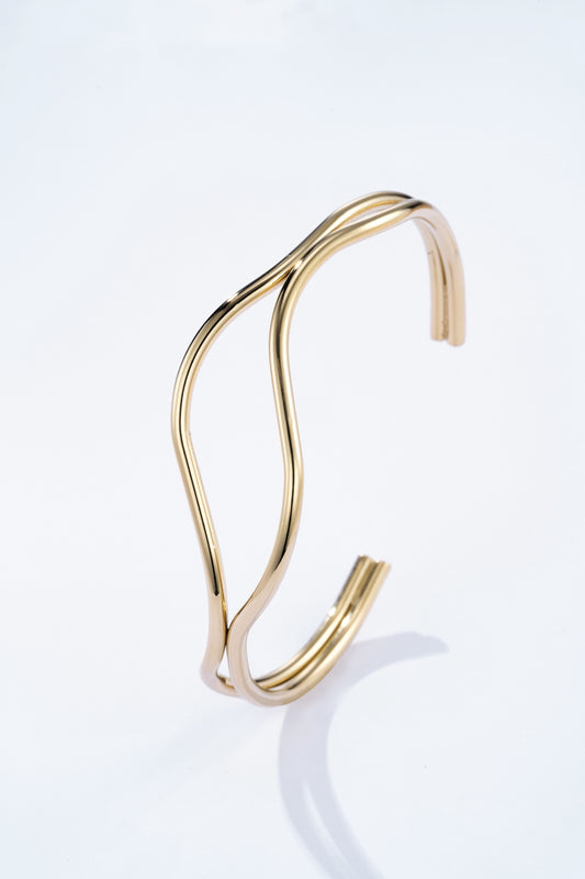 Bracelet Ondine – Jonc doré ondulé en acier inoxydable