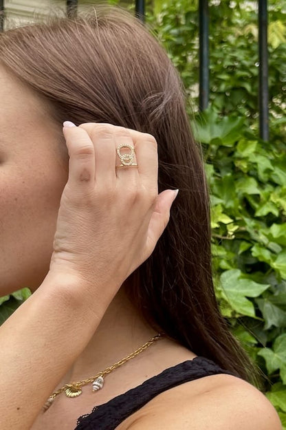 ✨ Bague Éclat – Anneaux entrelacés scintillants en acier inoxydable doré