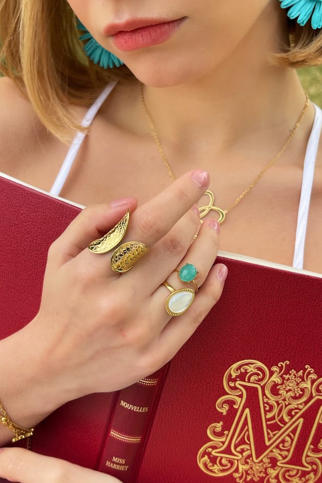 Bague Flavie – Élégance nacrée en acier doré