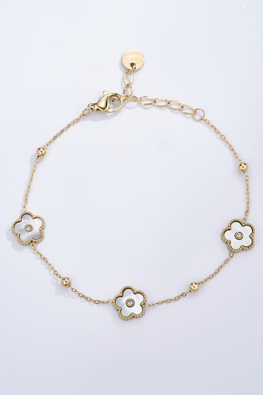 Bracelet Azalé – Acier Inoxydable Doré & Fleurs Nacrées