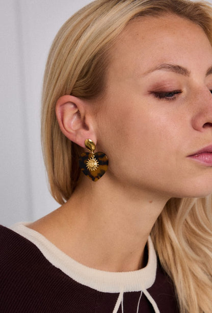 Boucles d’oreilles Brune – Cœur Écaille & Soleil Doré